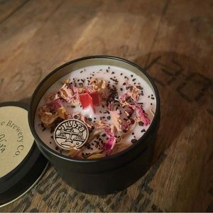 Libra Zodiac Soy Wood Wick Candle with Herbs and Essential Oils 4 oz